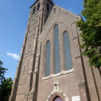 Voorgevel van de Sint-Machariuskerk